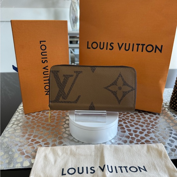 Louis Vuitton Handbags - Louis Vuitton Giant Reversed Monogram Wallet